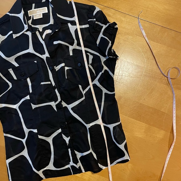 Michael Michael Kors Black and White Print Button Down Top Size 4P - Picture 9 of 11